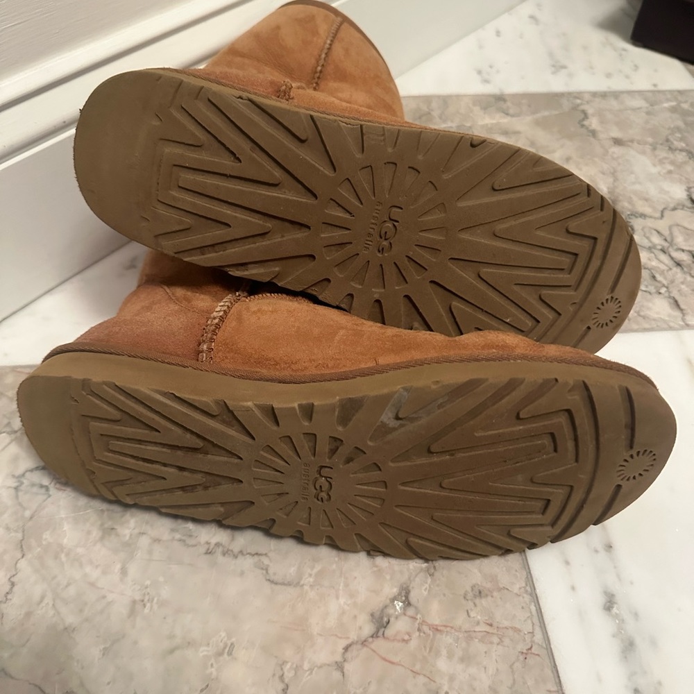 UGG Boots - Picture 4 of 5